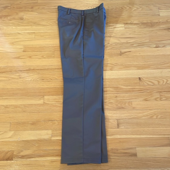 Men’s Izod pants new 34 x 34 smoke free home - Picture 1 of 2